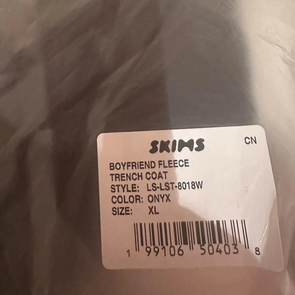 Skims Boyfriend Fleece Trench Coat in Onyx - Picture 7 of 8